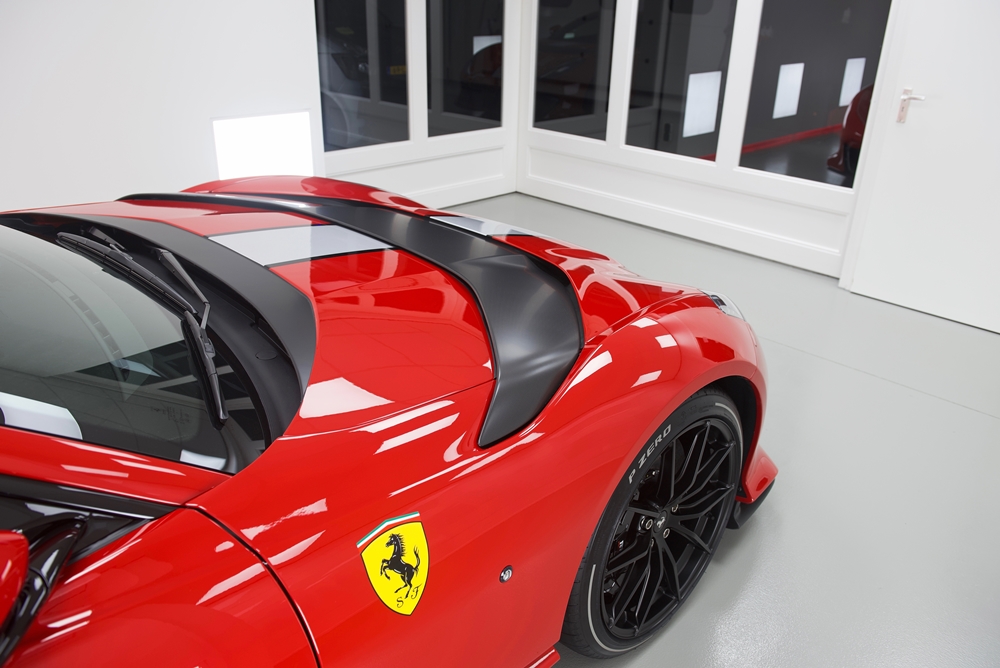 Ferrari 812 Competizione foto