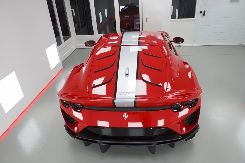 Ferrari 812 Competizione foto
