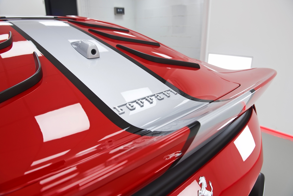 Ferrari 812 Competizione foto