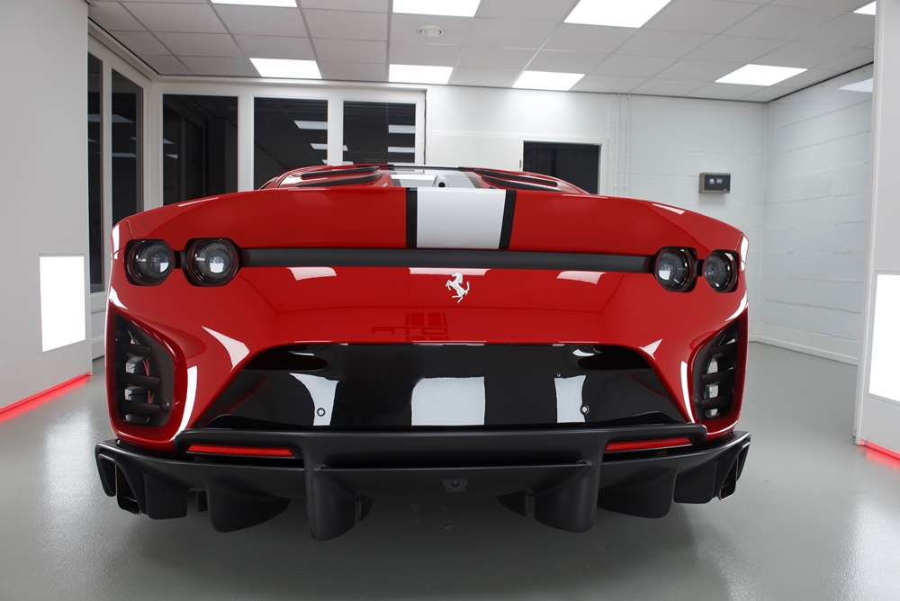 Ferrari 812 Competizione foto