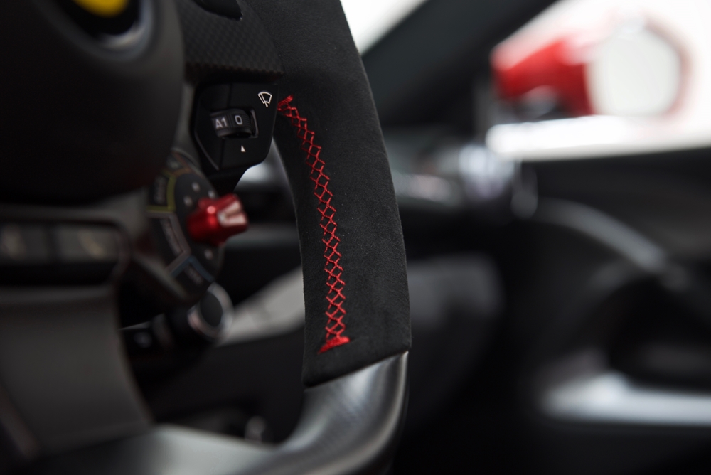 Ferrari 812 Competizione foto