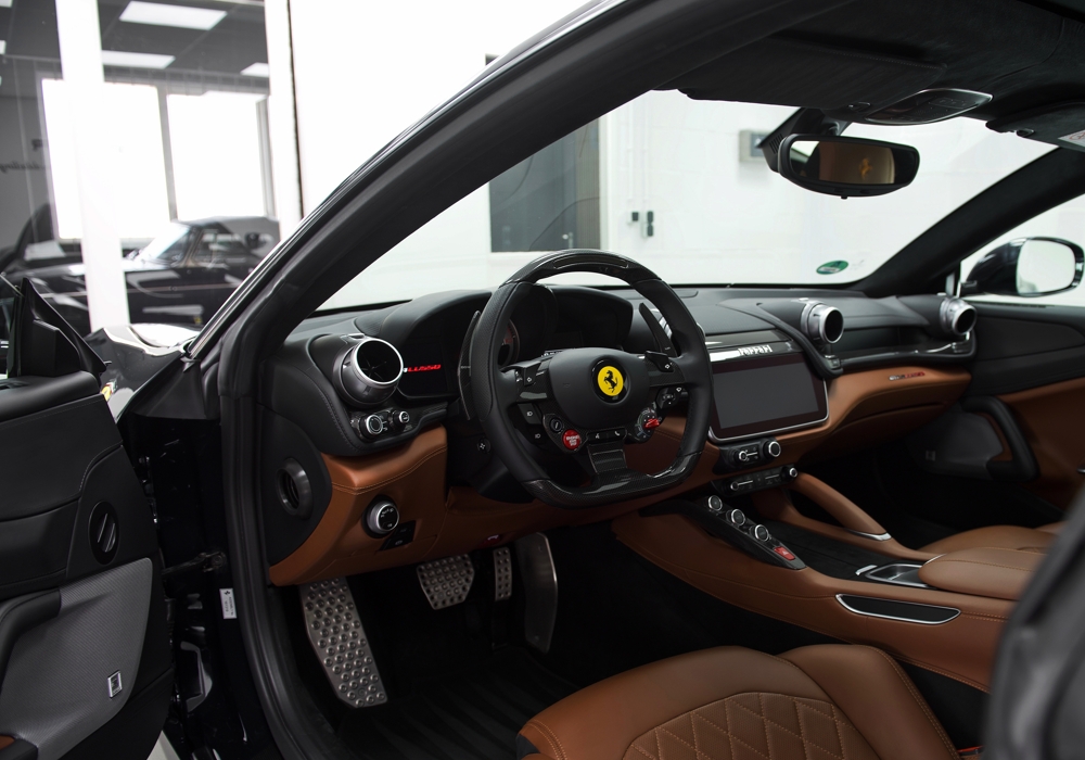 Ferrari GTC4 Lusso foto