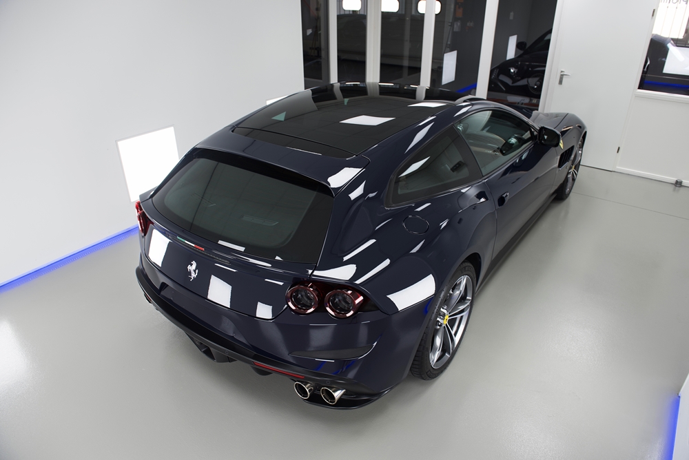 Ferrari GTC4 Lusso foto