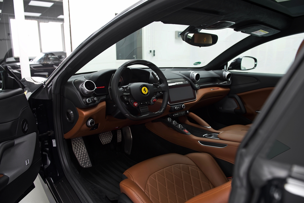 Ferrari GTC4 Lusso foto