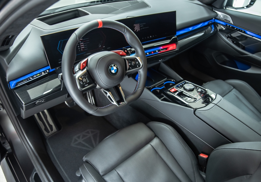Matte BMW M5 foto