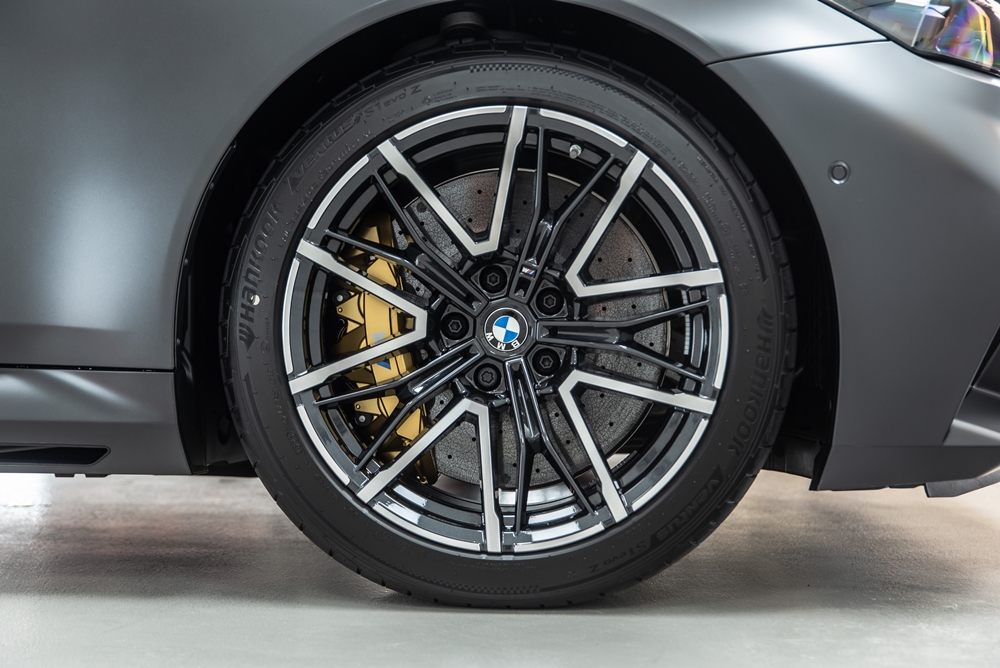 Matte BMW M5 foto