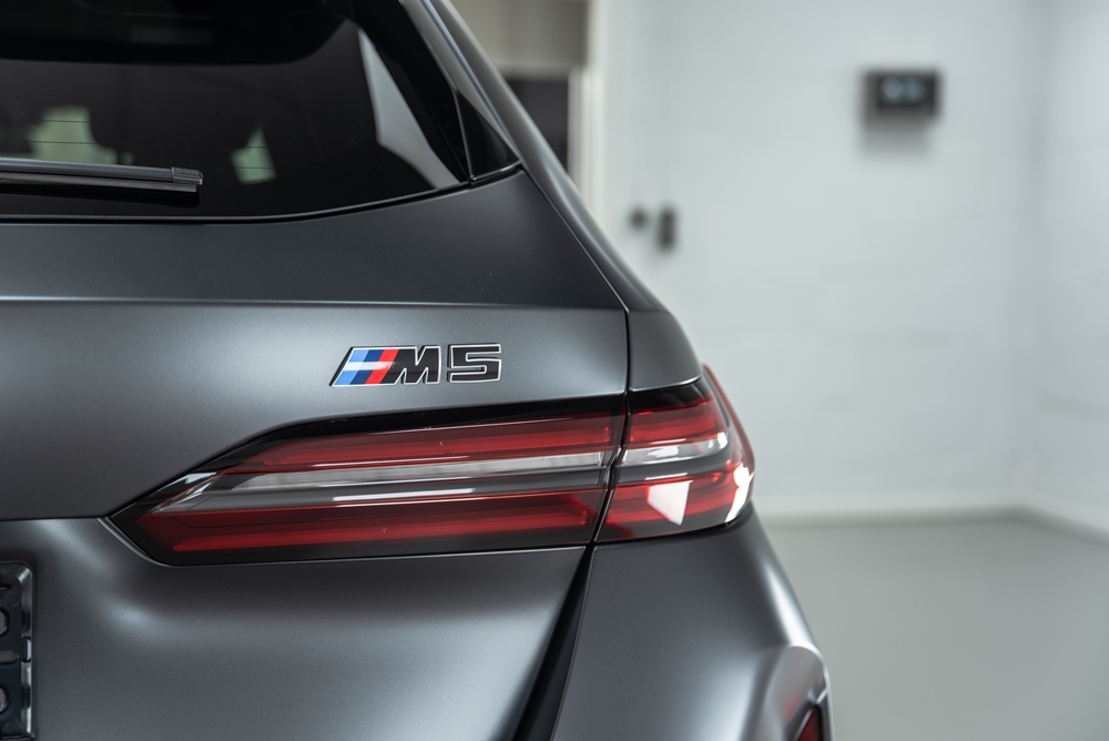 Matte BMW M5 foto